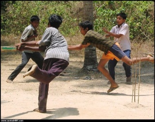 Galli Cricket, Boys playing cricket in Street