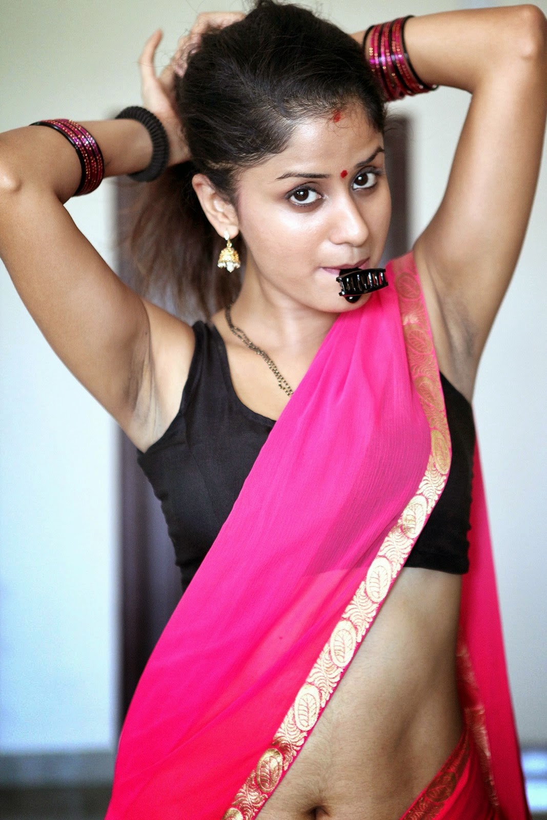 8 Hot Photos of Indian Housewife in Saree Craziest Photo Collection