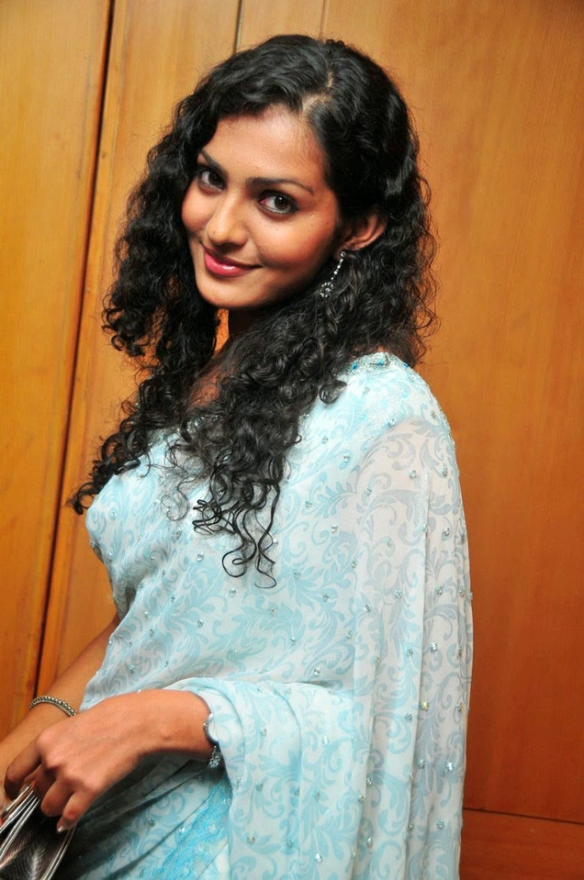 Cute Parvathi Menon in Beautiful Blue Saree