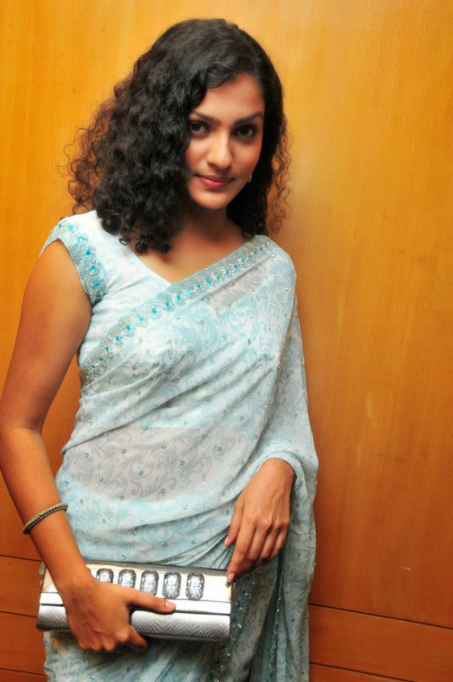 Cute Parvathi Menon in Beautiful Blue Saree